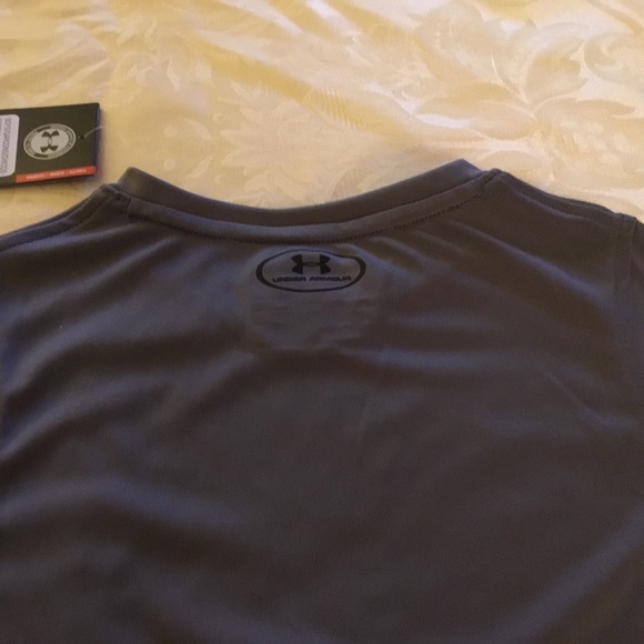 Under Armour Boys Gray Heatgear Shirt. Size YXS - Picture 2 of 2